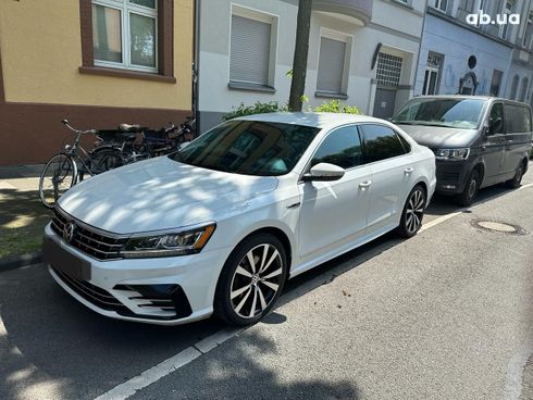 Volkswagen Passat 2017 белый - фото 16