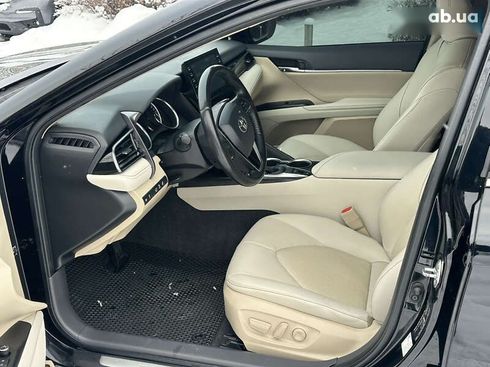 Toyota Camry 2022 - фото 15