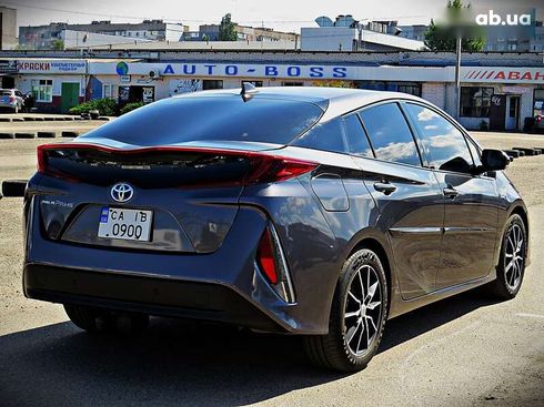 Toyota Prius 2017 - фото 3