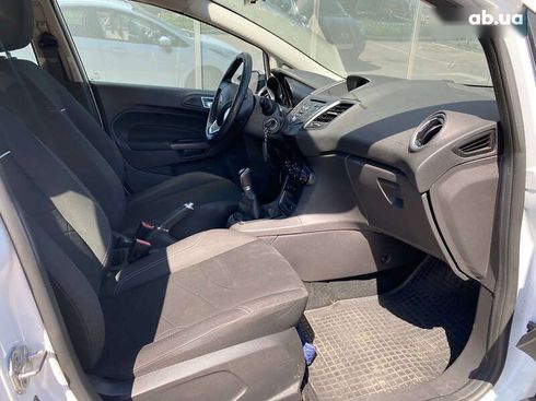 Ford Fiesta 2016 - фото 25
