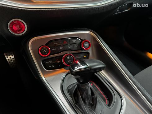 Dodge Challenger 2022 черный - фото 23