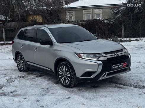 Mitsubishi Outlander 2019 серый - фото 3
