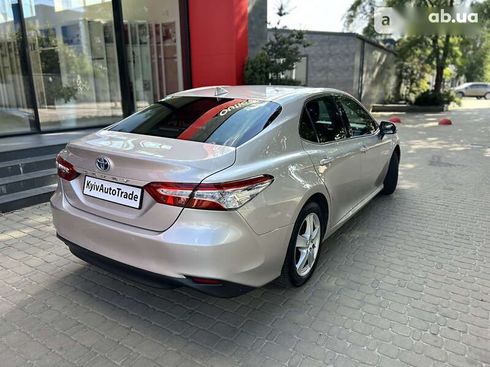 Toyota Camry 2020 - фото 7