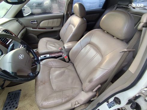 Hyundai Sonata 2005 белый - фото 17