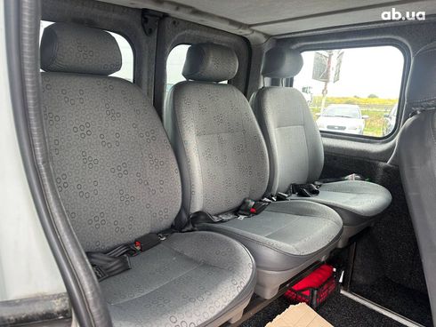 Renault Trafic 2009 белый - фото 17