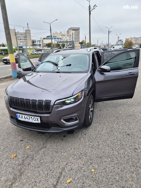 Jeep Cherokee 2018 серый - фото 3