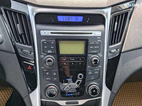 Hyundai Sonata 2010 бежевый - фото 22