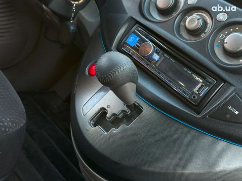 Mitsubishi Grandis 2007 серый - фото 45