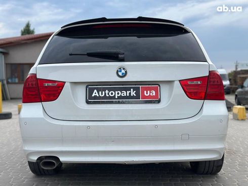 BMW 3 серия 2010 белый - фото 8