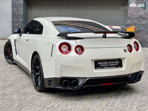 Nissan GT-R 2013 - фото 22