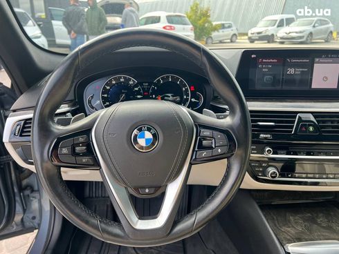 BMW 5 серия 2019 серый - фото 19