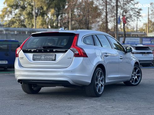 Volvo V60 2016 серый - фото 7