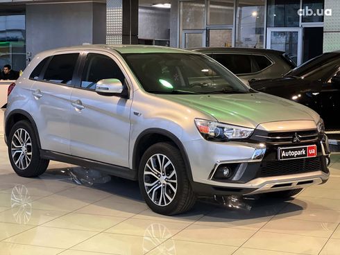 Mitsubishi Outlander 2018 серый - фото 3