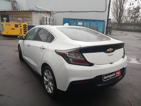 Chevrolet Volt 2017 белый - фото 7