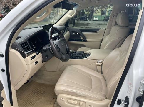 Lexus LX 2017 - фото 27