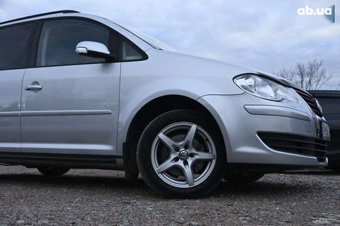 Volkswagen Touran 2009 - фото 3