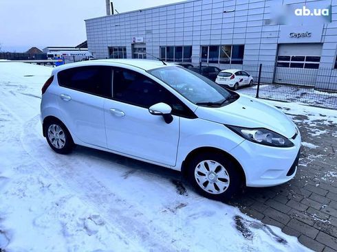 Ford Fiesta 2011 - фото 16