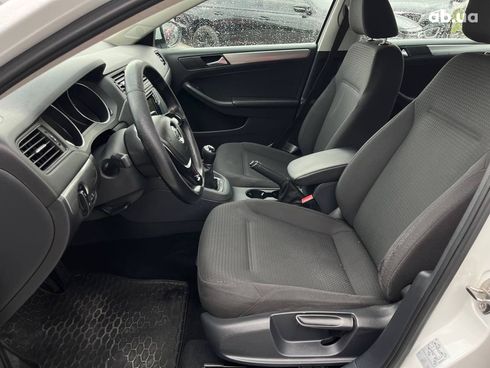 Volkswagen Jetta 2016 белый - фото 28