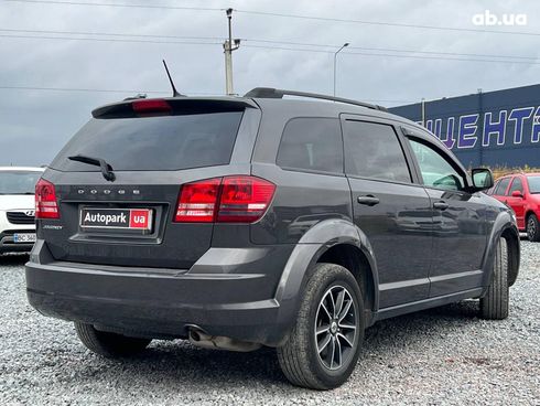 Dodge Journey 2018 серый - фото 9