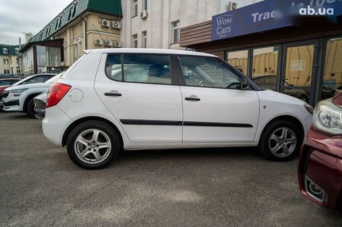 Skoda Fabia 2011 - фото 13