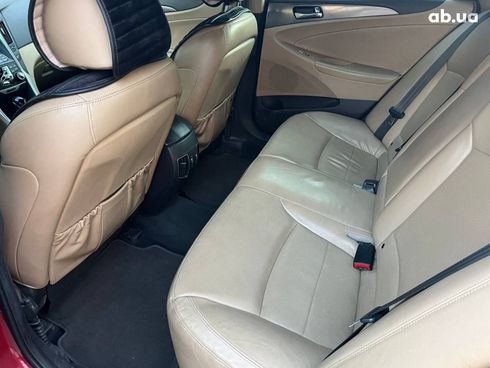 Hyundai Sonata 2013 красный - фото 16