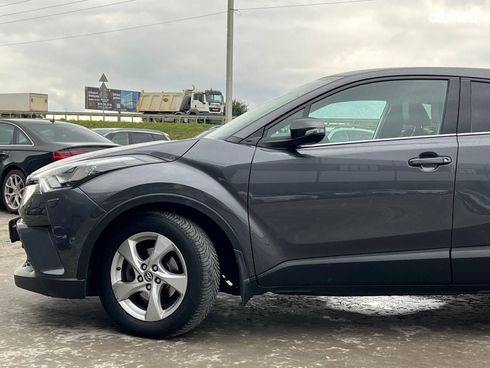 Toyota C-HR 2017 серый - фото 3