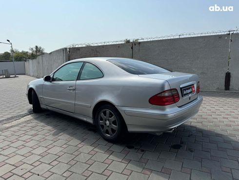 Mercedes-Benz CLK-Класс 2000 серый - фото 3