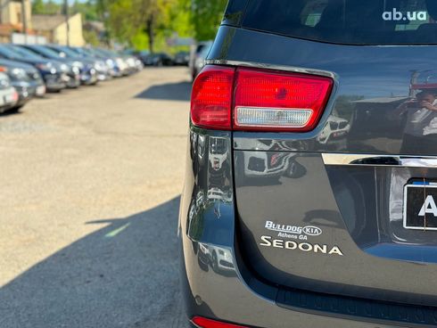 Kia Sedona 2017 серый - фото 12