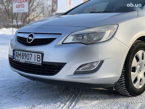 Opel Astra 2011 - фото 11