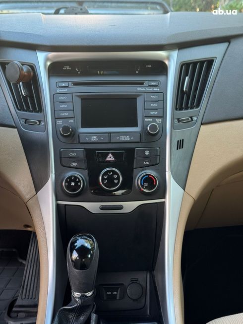 Hyundai Sonata 2014 красный - фото 8