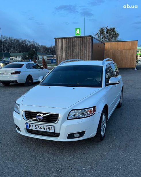 Volvo V50 2011 белый - фото 8