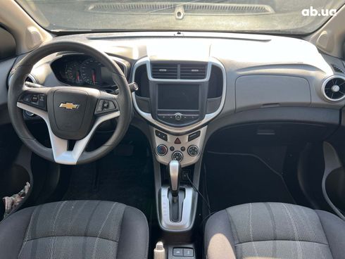 Chevrolet Sonic 2019 серый - фото 18