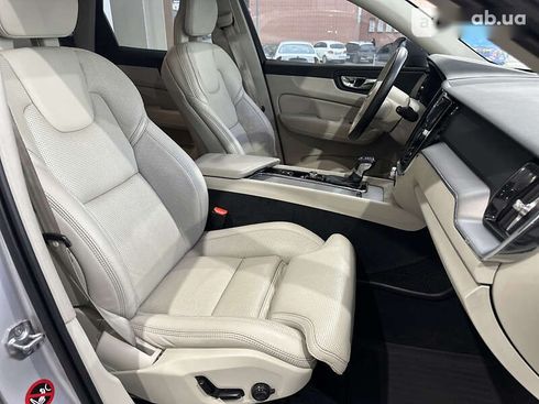 Volvo XC60 2017 - фото 24