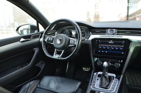 Volkswagen Passat 2017 черный - фото 18