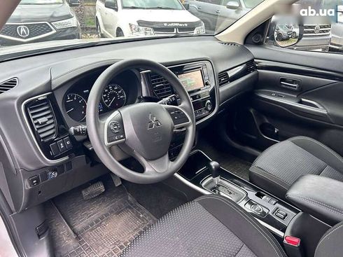 Mitsubishi Outlander 2018 - фото 14