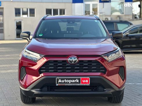 Toyota RAV4 2020 красный - фото 2