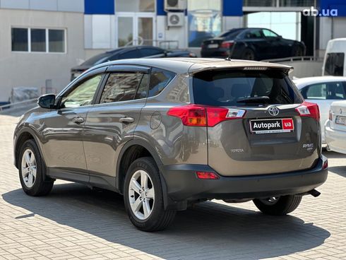 Toyota RAV4 2014 коричневый - фото 6
