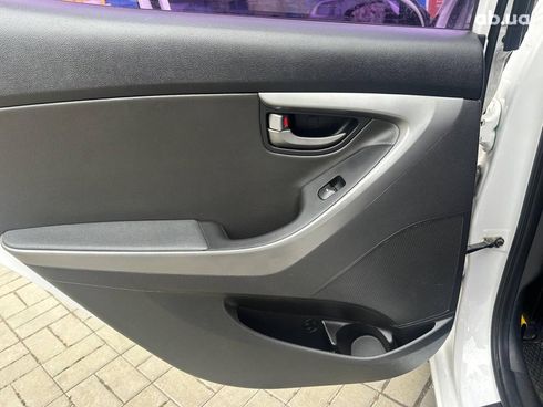 Hyundai Avante 2014 белый - фото 13