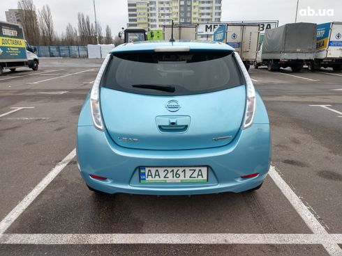 Nissan Leaf 2015 голубой - фото 5