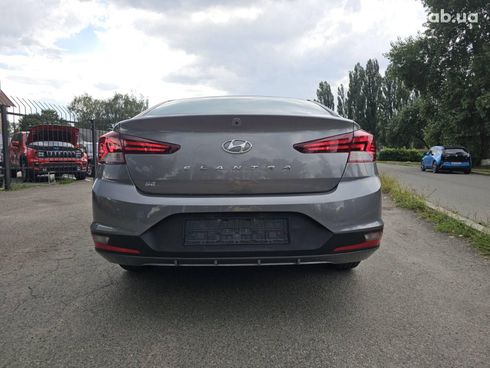 Hyundai Elantra 2019 серый - фото 6