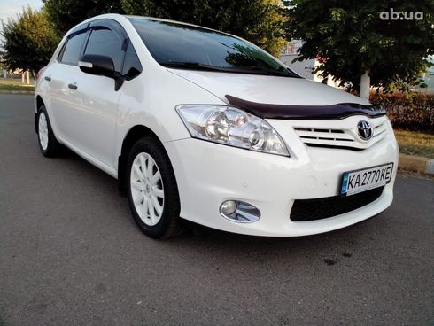 Toyota Auris 2012 белый - фото 3
