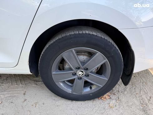 Skoda Rapid 2013 белый - фото 8