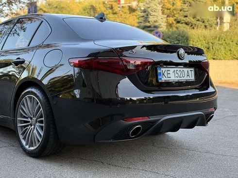 Alfa Romeo Giulia 2017 - фото 11