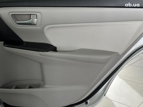 Toyota Camry 2015 серый - фото 21