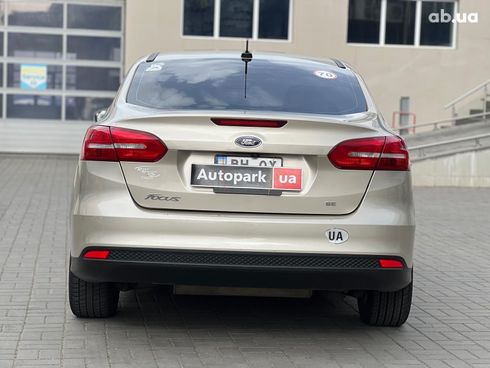 Ford Focus 2017 бежевый - фото 7