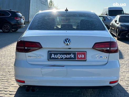 Volkswagen Jetta 2016 белый - фото 22