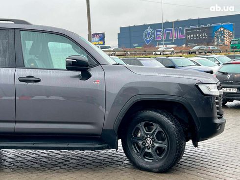 Toyota Land Cruiser 2022 серый - фото 11