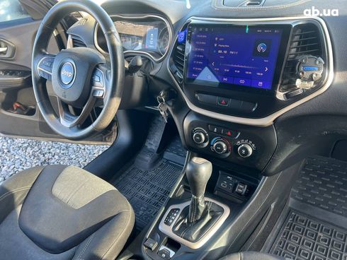 Jeep Cherokee 2013 черный - фото 35