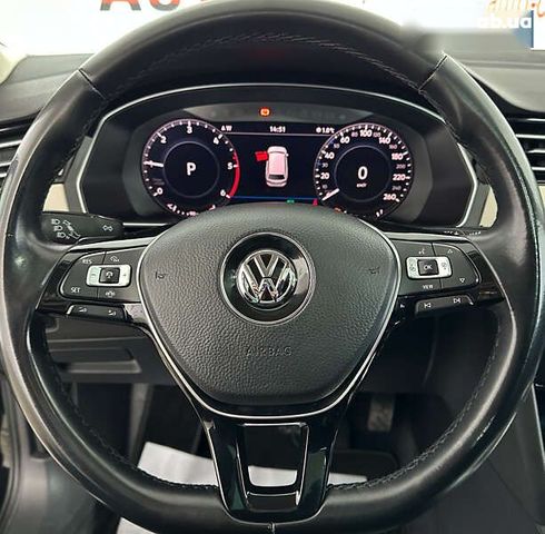 Volkswagen Passat 2019 - фото 24