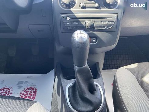 Renault Clio 2012 - фото 17
